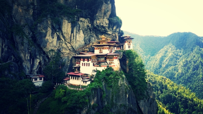 Tiikerinpesä-pyhäkkö eli Taktshang Monastery. Vähän mielenkiintoisempaa juttua Bhutanista voi lukea Mikon blogista, josta kyseinen kuva on peräisin.